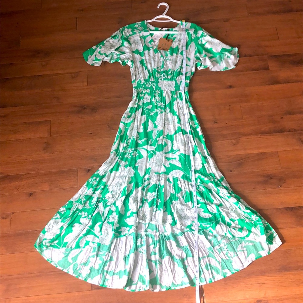 Gorgeous flowy green & white dress- size M - Picture 2 of 8
